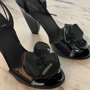 Tori Burch patent leather sandal heels ankle strap 10M